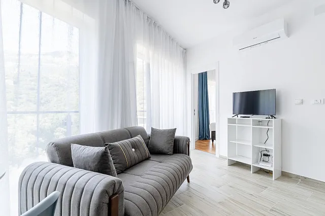 Stilvolle 30 m² Wohnung mit einem Schlafzimmer und schönem Ausblick in Bečići — photo 8